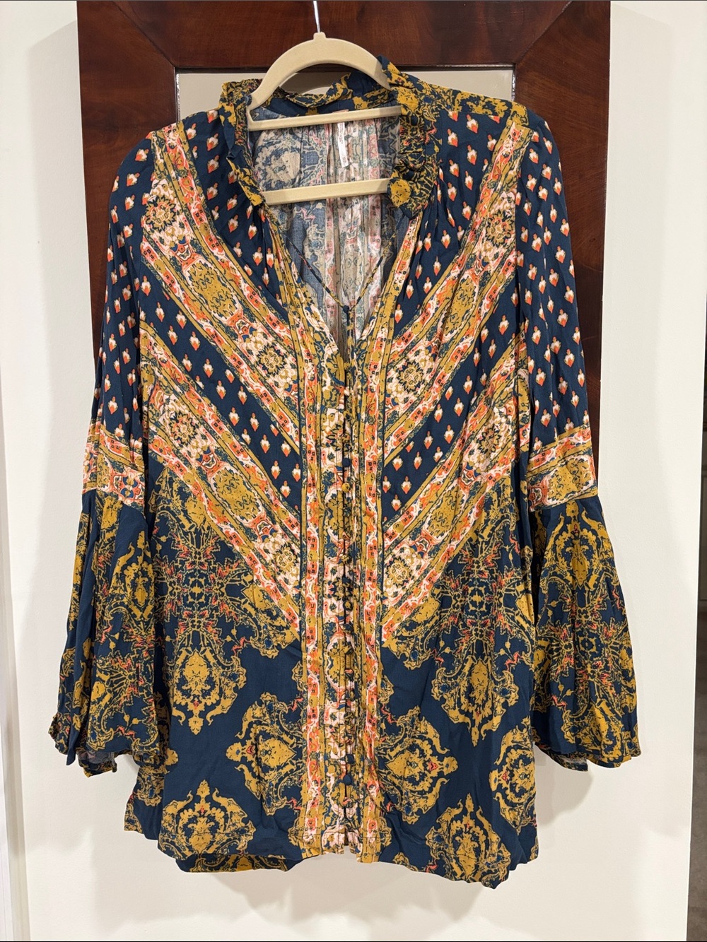 Free people Boho Printed V-Neck Tunic Top w/ bell sleeves size XS